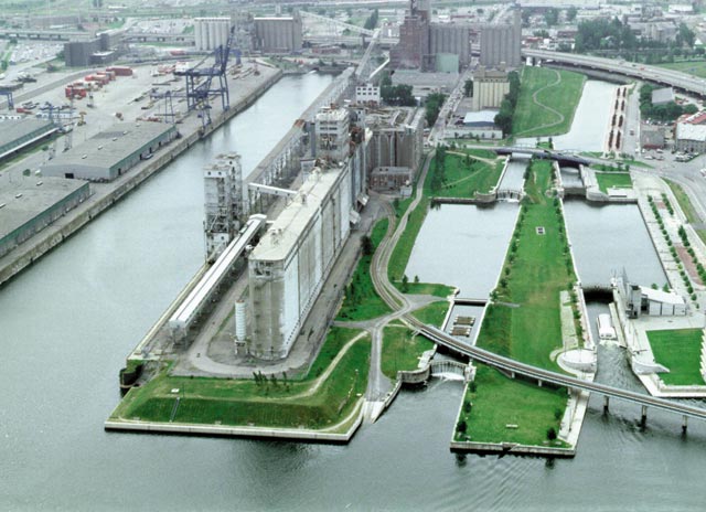 Lachine Canal reopens to pleasure boaters